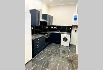 Lovely 1-bedroom apartment in Kingston upon Hull allows 18 year olds to book a room