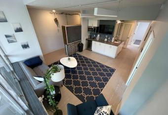 Cozy Resort Style Lodging Min From The Plaza 105 has Balcony rooms