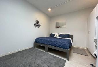 Cozy Resort Style Lodging Min From The Plaza 101 has Balcony rooms