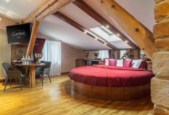 Garden Wellness Hotel S allows 18 year olds to book a room