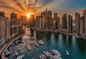 Private gorgeous Room with Marina view with Shared Kitchen has Balcony rooms