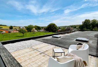 Le Nine, b&b au coeur de Fala  n allows 18 year olds to book a room