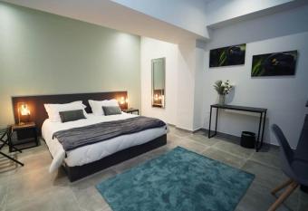 Guest House Capital Inn allows 18 year olds to book a room