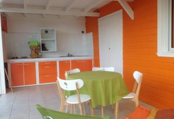 Coin tranquille has Balcony rooms