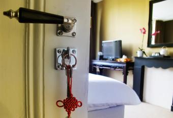 Maison Indochine allows 18 year olds to book a room