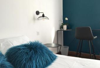 Le Patio de Victor allows 18 year olds to book a room