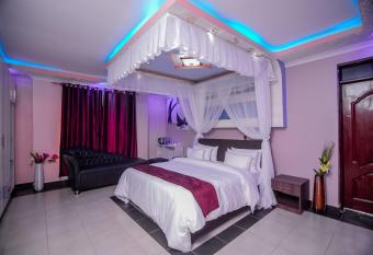 Lovely Garden Guest Home has Smoking rooms