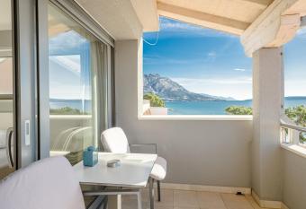 Roga   Rooms & Restaurant has Balcony rooms