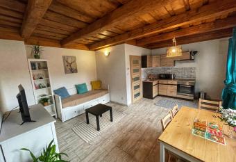 Patn  ctka allows 18 year olds to book a room