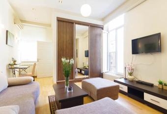 City Break Apartments Chic and Luxury allows 18 year olds to book a room