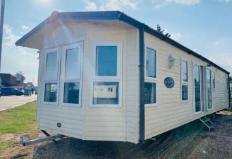 Luxury 2 Bedroom/Two bathroom (sleeps 6) Caravan has Balcony rooms