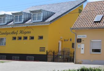 Alt Baden Apartement allows 18 year olds to book a room