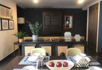 Gran Ubicacion ,muy amplio, pegado a la Condesa allows 18 year olds to book a room