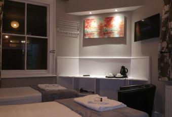 Ali Inn Oxford allows 18 year olds to book a room