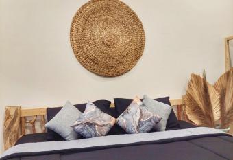 Summerfield Homestay and Cafe has Balcony rooms