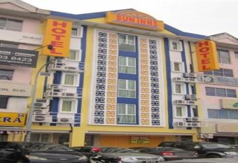Sun Inns Kelana Jaya allows 18 year olds to book a room