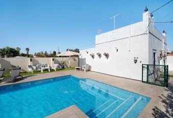 Beautiful Traditional House has Balcony rooms