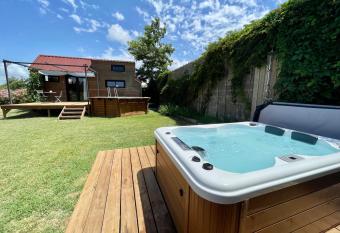 myinsolite - Tiny-house, jacuzzi, brasero, piscine allows 18 year olds to book a room