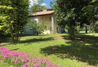 Acero Giallo has Balcony rooms
