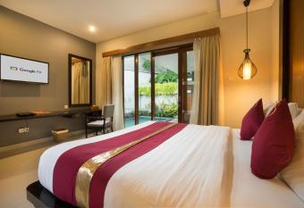Samaja Villas Seminyak has rooms with a private hot tub