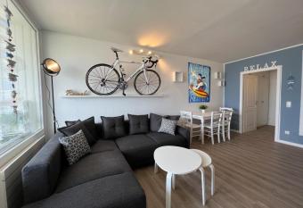 Meerblickbude allows 18 year olds to book a room