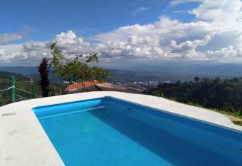 Hermosa finca con vista a la ciudad a 20 min de Bucaramanga allows 18 year olds to book a room