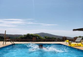 Cortijo La Alberquilla has Balcony rooms