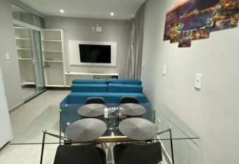 Waikiki Apartament Ipanema allows 18 year olds to book a room