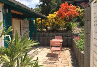 Haus Magnolia   ko allows 18 year olds to book a room