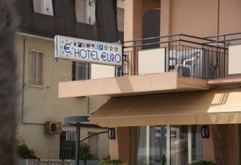 Hotel Euro has Balcony rooms