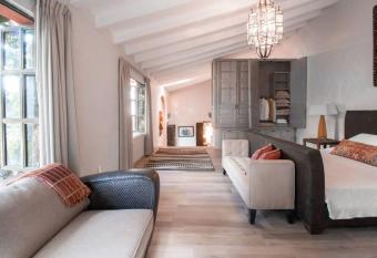 Stylish Mexican Chalet Luna allows 18 year olds to book a room