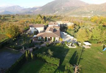 Borgo Patierno has Balcony rooms