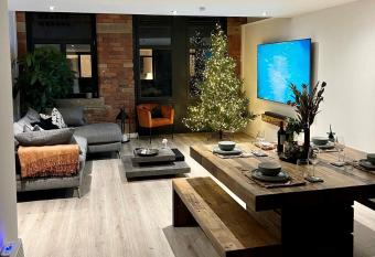 EXCLUSIVE and MODERN - Bradford City Centre- 85 allows 18 year olds to book a room