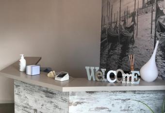 Alloggi Al Melograno has Balcony rooms