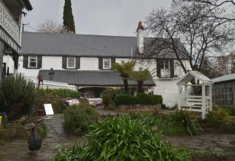 Old Colony Inn has Balcony rooms