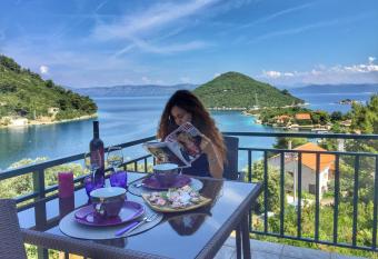 Villa Evita Apartments has Balcony rooms