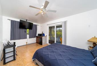 Blue Hawaiian Rentals has Balcony rooms