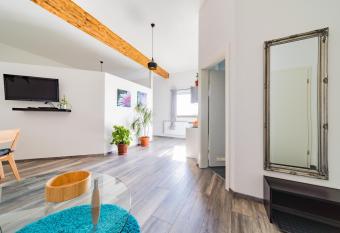 Apartment 4 an der Messe Friedrichshafen allows 18 year olds to book a room