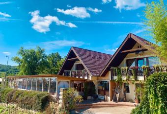 Str  zsa Vend  gh  z has Balcony rooms