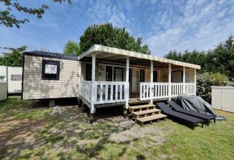 Grand Mobil home 10 places avec 4 chambres SIBLU proche Oc  an allows 18 year olds to book a room