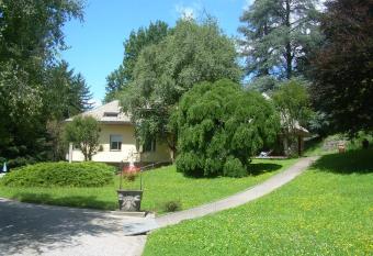 Il Colomb   B&B allows 18 year olds to book a room