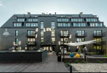 Apartament Ko  obrzeg has rooms with a private hot tub