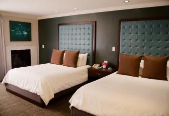 Munras Inn has Balcony rooms