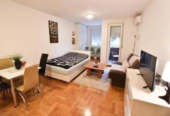 Apartman Garden allows 18 year olds to book a room