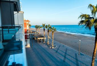 Hauzify I Apartaments Grup Claustre has Balcony rooms