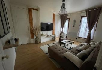 Appartement cosy plein centre ville allows 18 year olds to book a room