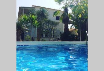 Villa Luis has Balcony rooms