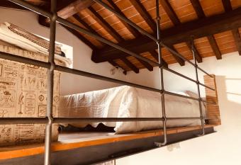 Villetta dai Barone con panorama mozzafiato park gratuito allows 18 year olds to book a room