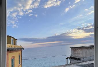 Via Garibaldi 75 - Attic sea view allows 18 year olds to book a room