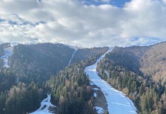 Ski View Studio - near the ski slopes has Balcony rooms